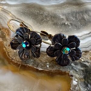 3009 Elegant Floral Black and Gold Earrings